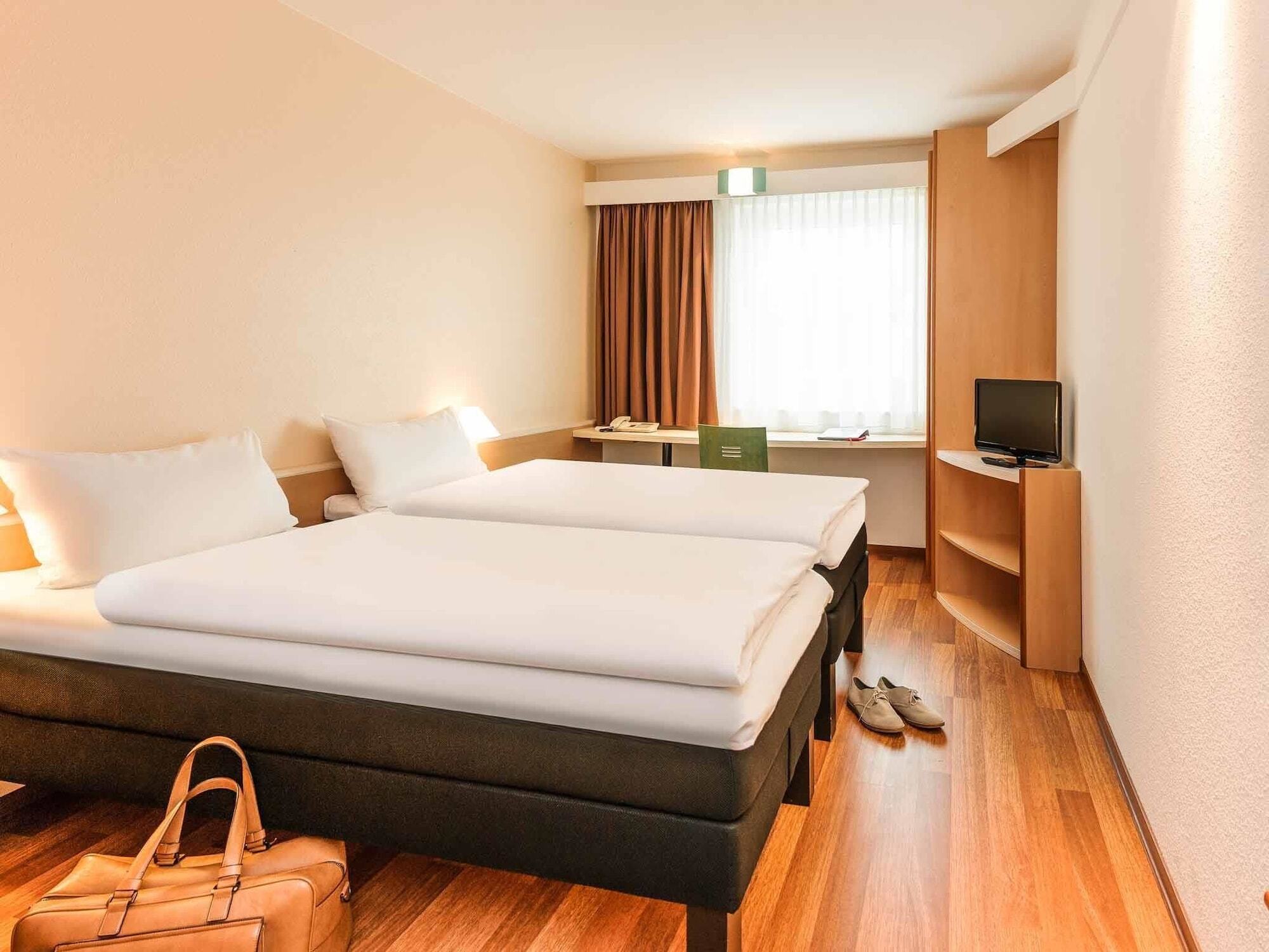 Ibis Hotel Muenchen Messe Фелдкирхен Екстериор снимка