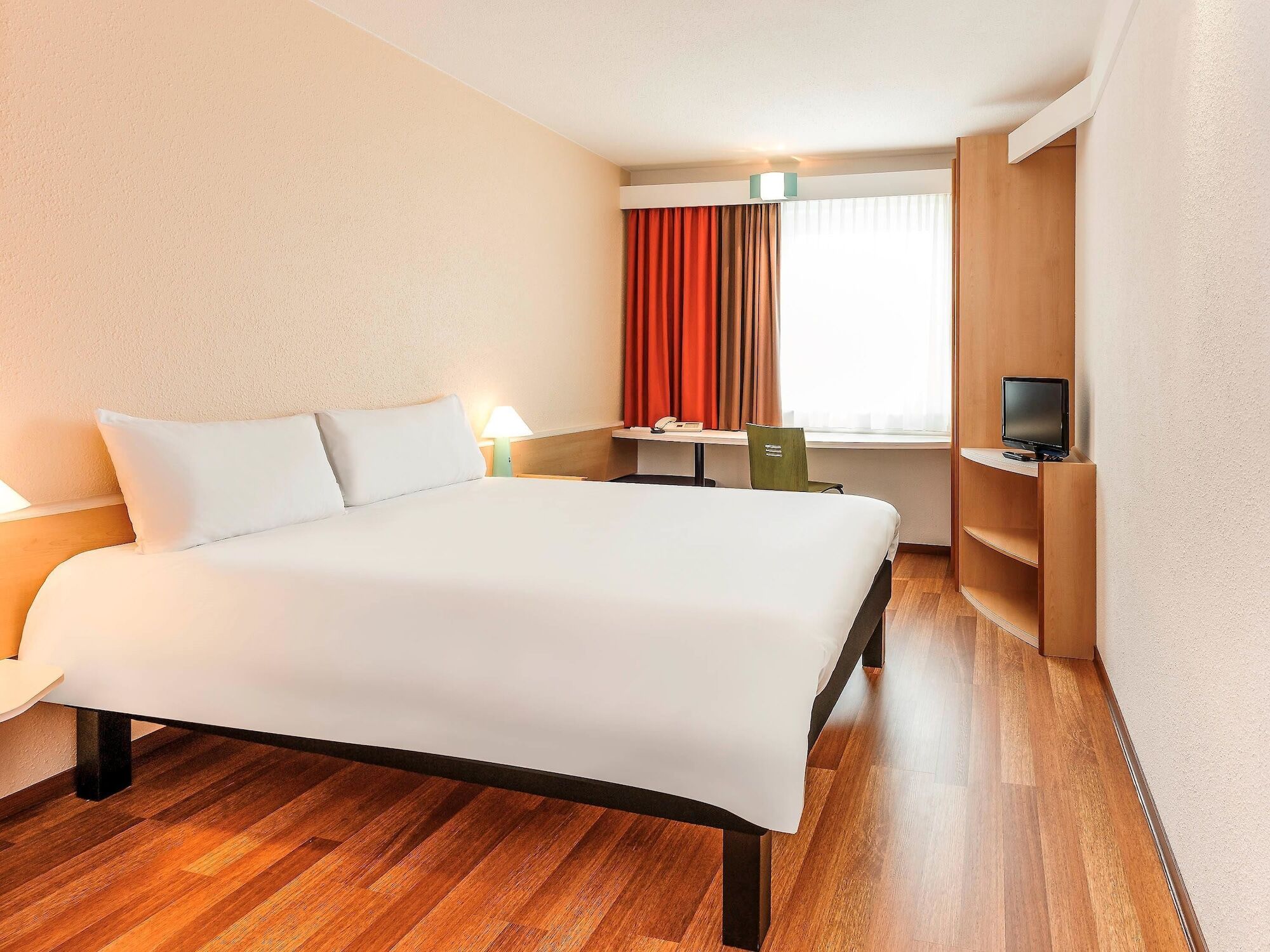 Ibis Hotel Muenchen Messe Фелдкирхен Екстериор снимка